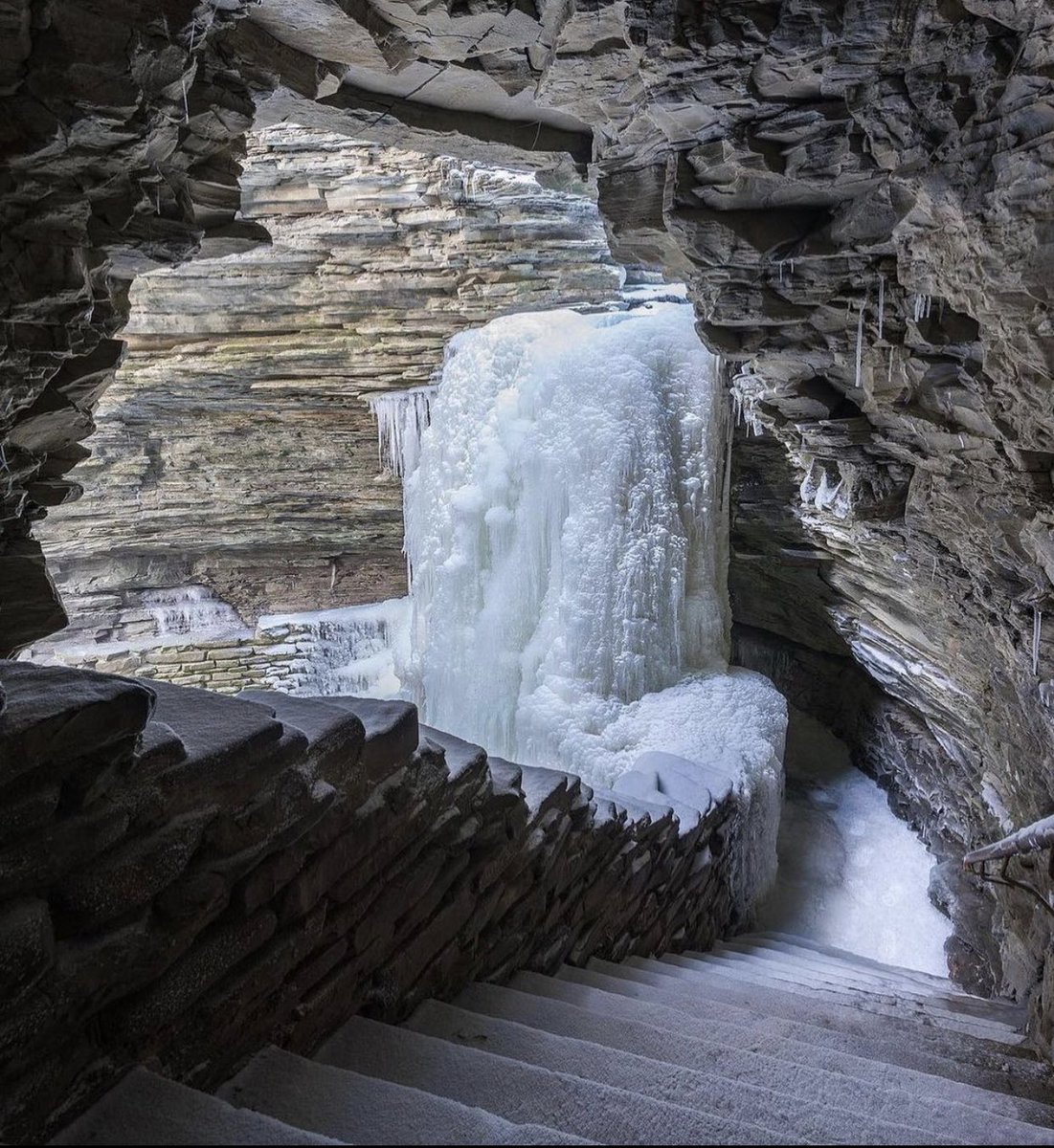 wanderlust_ny's tweet photo. First stop in Watkins Glen..CASCADE PARK. Not much needs to be said just peep these views. The walk behind the waterfalls is special💧 🏔 ☀️ #water #explore #NY #upstate #cascade #cascades #waterfalls #watkinsglen (P.C.📸: @NY_Waterfalls) https://t.co/sJnR8x5tPA