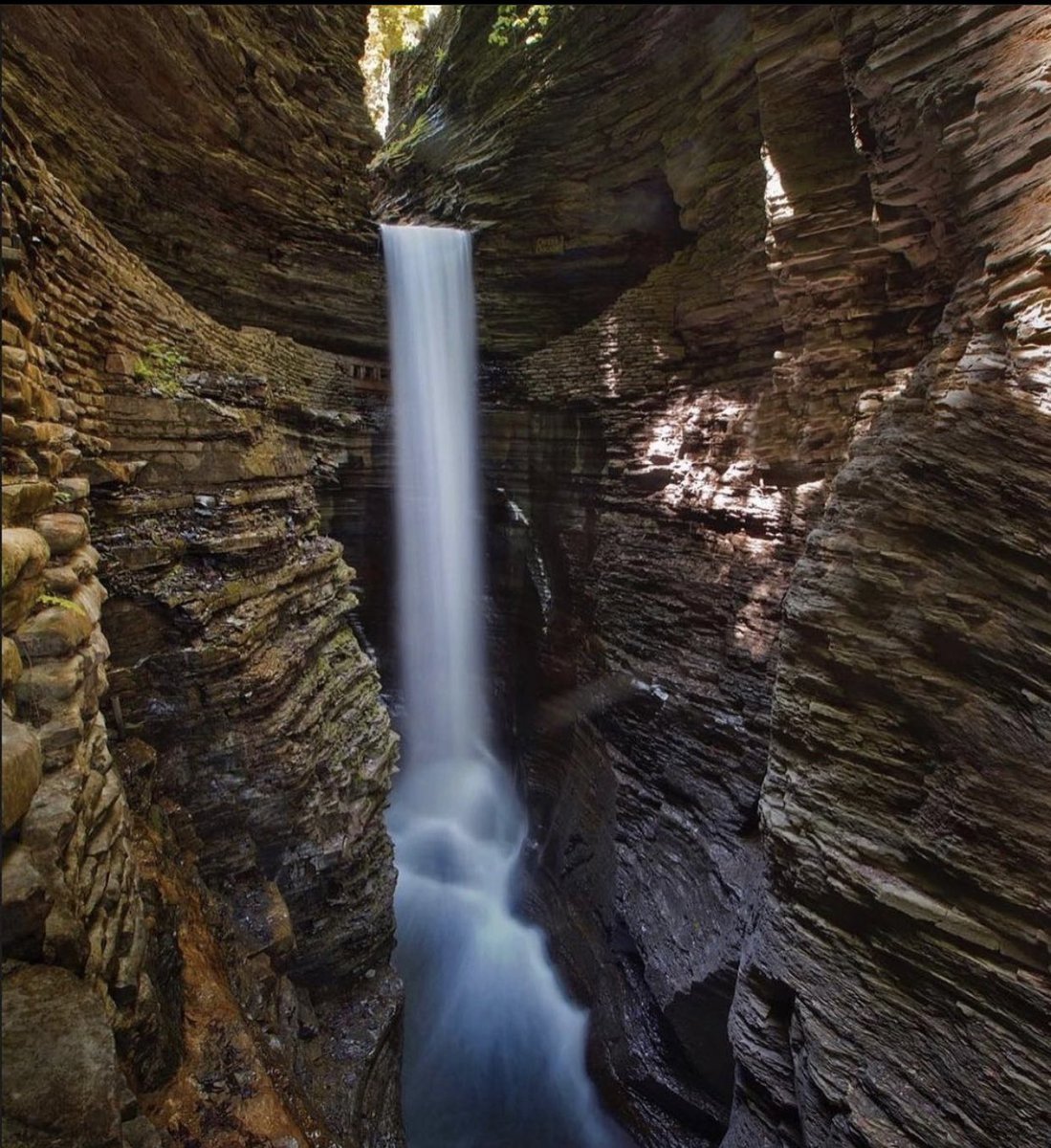 wanderlust_ny's tweet photo. First stop in Watkins Glen..CASCADE PARK. Not much needs to be said just peep these views. The walk behind the waterfalls is special💧 🏔 ☀️ #water #explore #NY #upstate #cascade #cascades #waterfalls #watkinsglen (P.C.📸: @NY_Waterfalls) https://t.co/sJnR8x5tPA