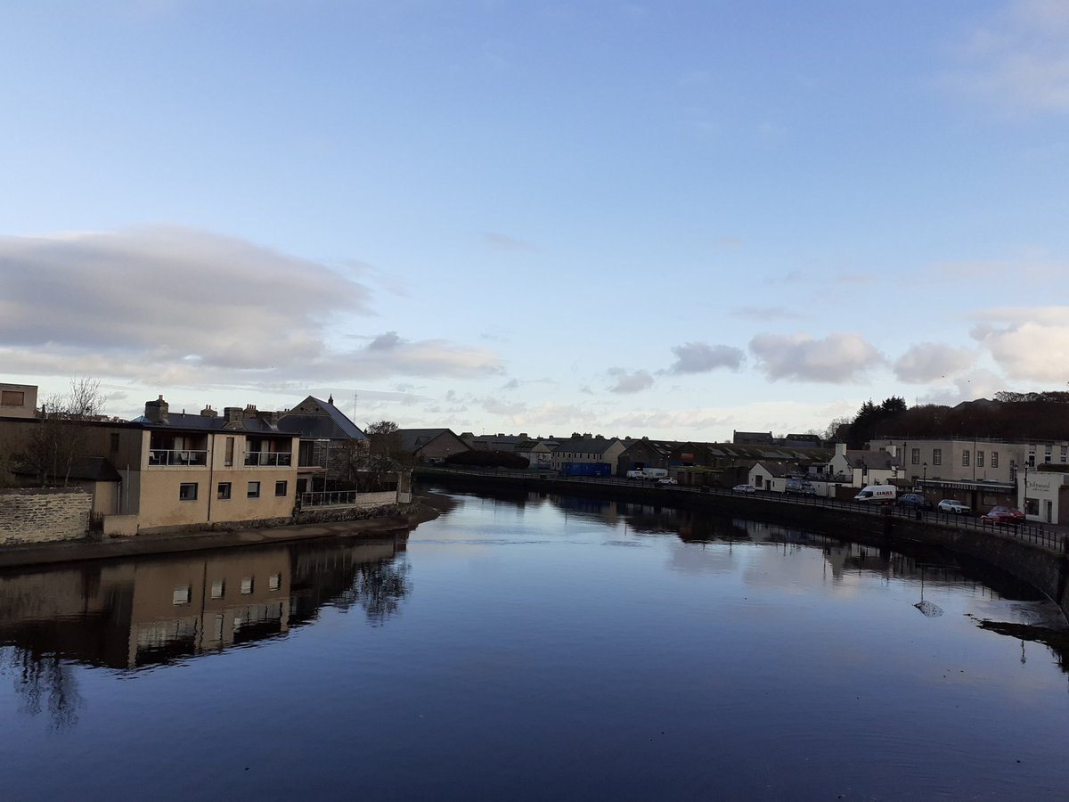 karenHH_ENABLE's tweet photo. Supporting a participant meet his work coach in the jobcentre today. Lovely blue skies and my while waiting spotted a reminder of an old building sandwiched in-between the new! #allinhighlands #supportedemployment #Wick https://t.co/OWI2YlllB6