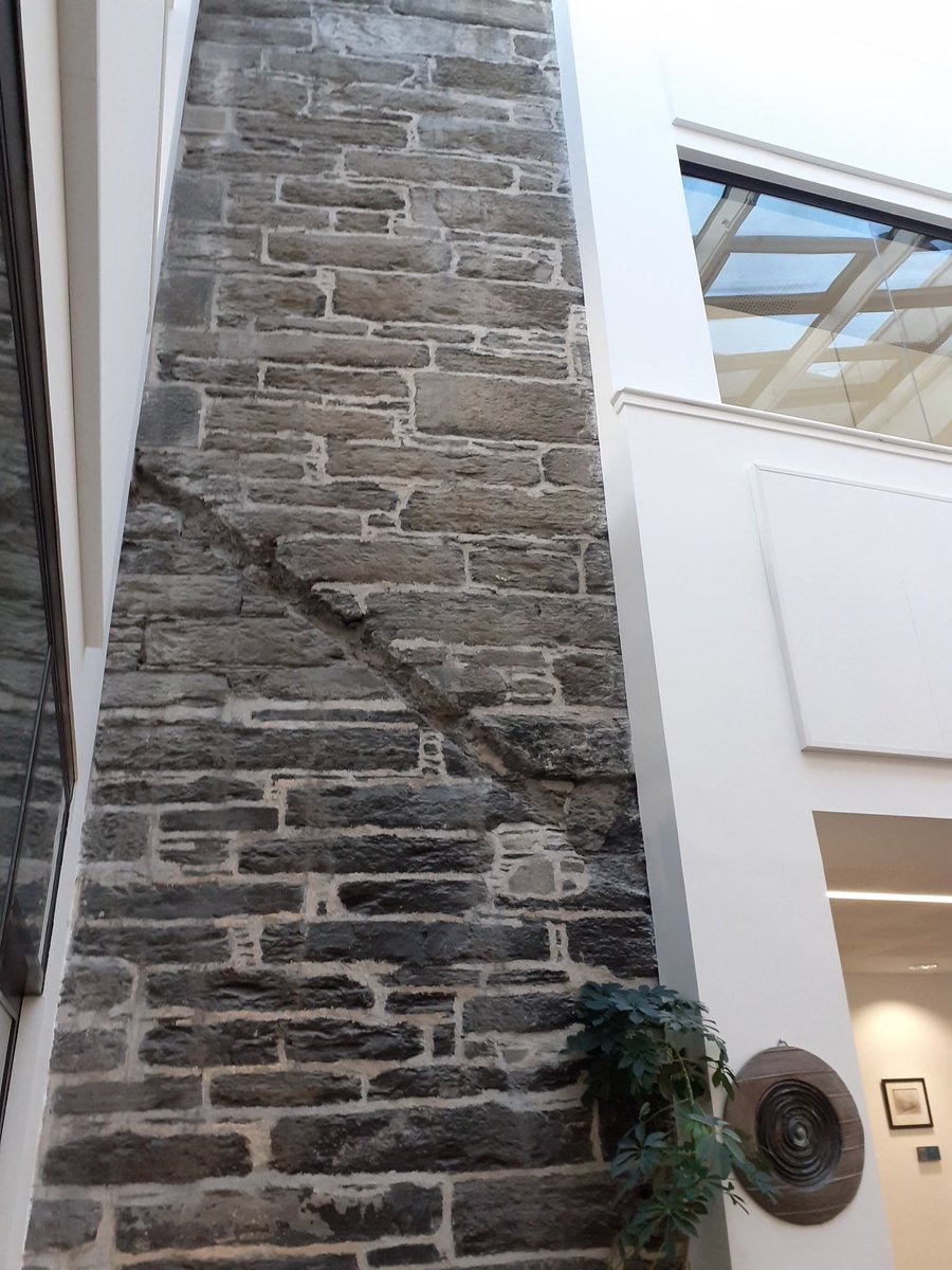 karenHH_ENABLE's tweet photo. Supporting a participant meet his work coach in the jobcentre today. Lovely blue skies and my while waiting spotted a reminder of an old building sandwiched in-between the new! #allinhighlands #supportedemployment #Wick https://t.co/OWI2YlllB6