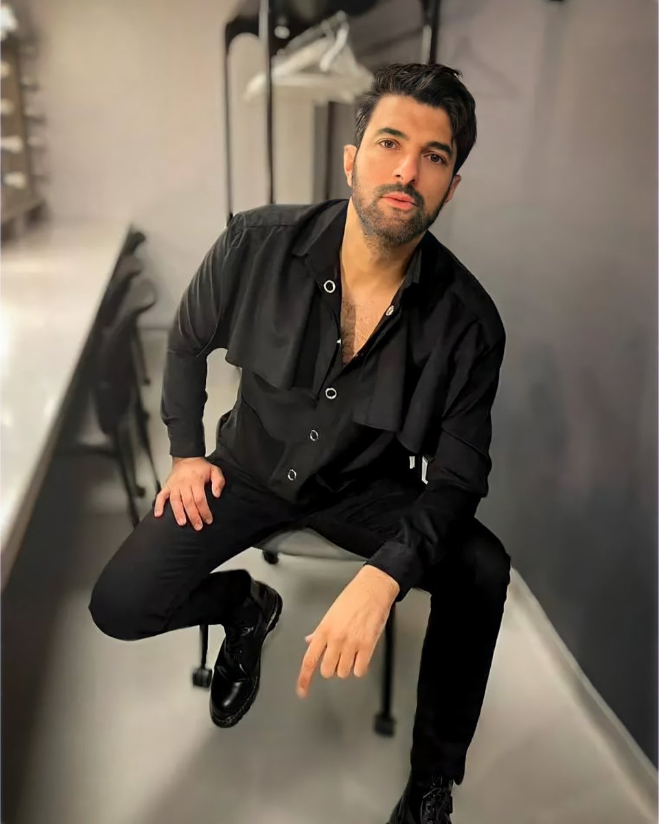 editelc's tweet photo. sizi bir araya görmek zamani geldi artik 🖤🧡  #EnginAkyuerek #ElcinSangu https://t.co/3BLzQxLEh9