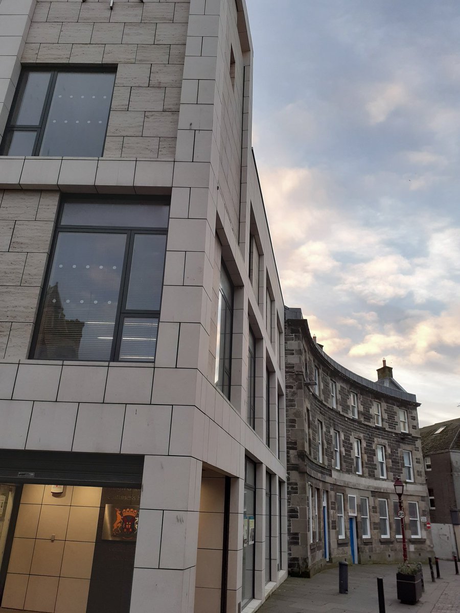 karenHH_ENABLE's tweet photo. Supporting a participant meet his work coach in the jobcentre today. Lovely blue skies and my while waiting spotted a reminder of an old building sandwiched in-between the new! #allinhighlands #supportedemployment #Wick https://t.co/OWI2YlllB6