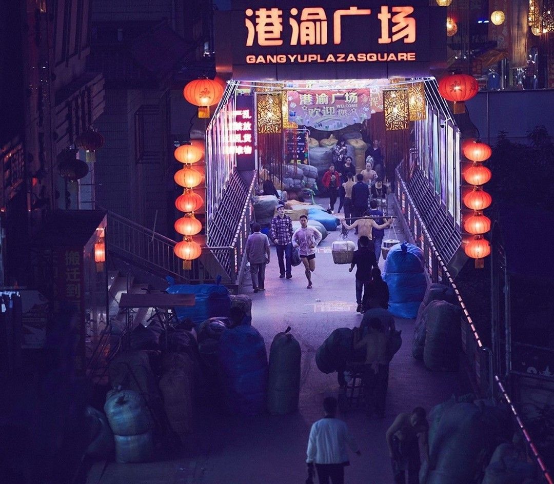 AtEdge's tweet photo. Late night run through the cityscape 🌃 Enjoying the moody neon-aesthetics in this low light fitness photograph by #JeffDownie 

#atedge #fitness #urban #running #sports #fitnessphotography #cityscape #latenight #jogging #runningshoes #photography #featureshoot #digital https://t.co/AtrJZdi6kZ
