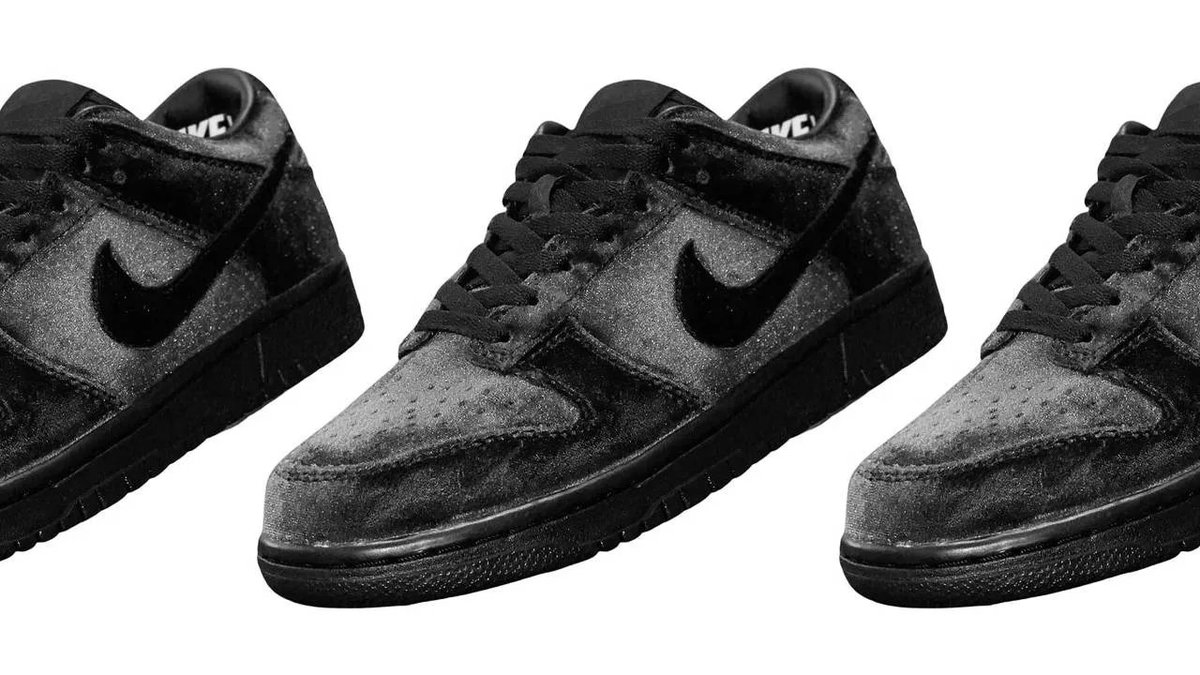 thesolesupplier's tweet photo. The Dover Street Market x Nike Dunk Low "Triple Black" is wrapped in velvety velour ✨ 

TAKE A LOOK: https://t.co/XC71nKrtxm https://t.co/ChSdeXN9rX