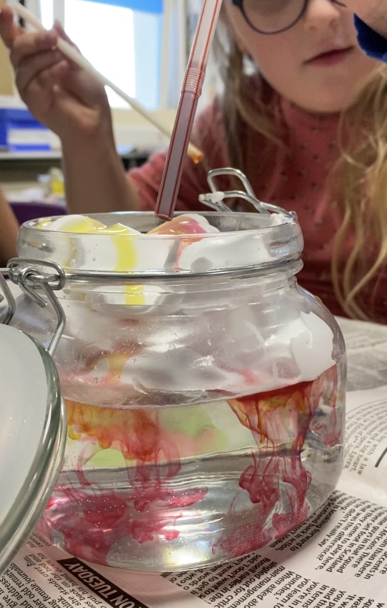 HowdenStAndrews's tweet photo. P2 and P2/3 have been investigating weather and rainbows during our SISMA play today. “Walking water”, bubble prints and a rain cloud in a jar…
#makingrainbows #STEM #learningthroughplay https://t.co/dEehZMKZ1p