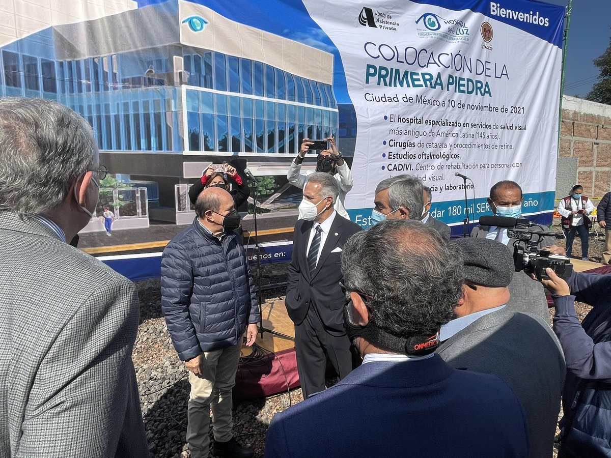 IztacalcoAl's tweet photo. 🔴#EnVivo Armando Quintero participa en la colocación de la primera piedra para llevar a cabo la construcción del nuevo “Hospital de la Luz”, Fundación Hospital Nuestra Señora de la Luz IAP,en la Calzada Ignacio Zaragoza #946, colonia Agrícola Oriental. https://t.co/bdqfJWL6SP https://t.co/FNP8FommPO