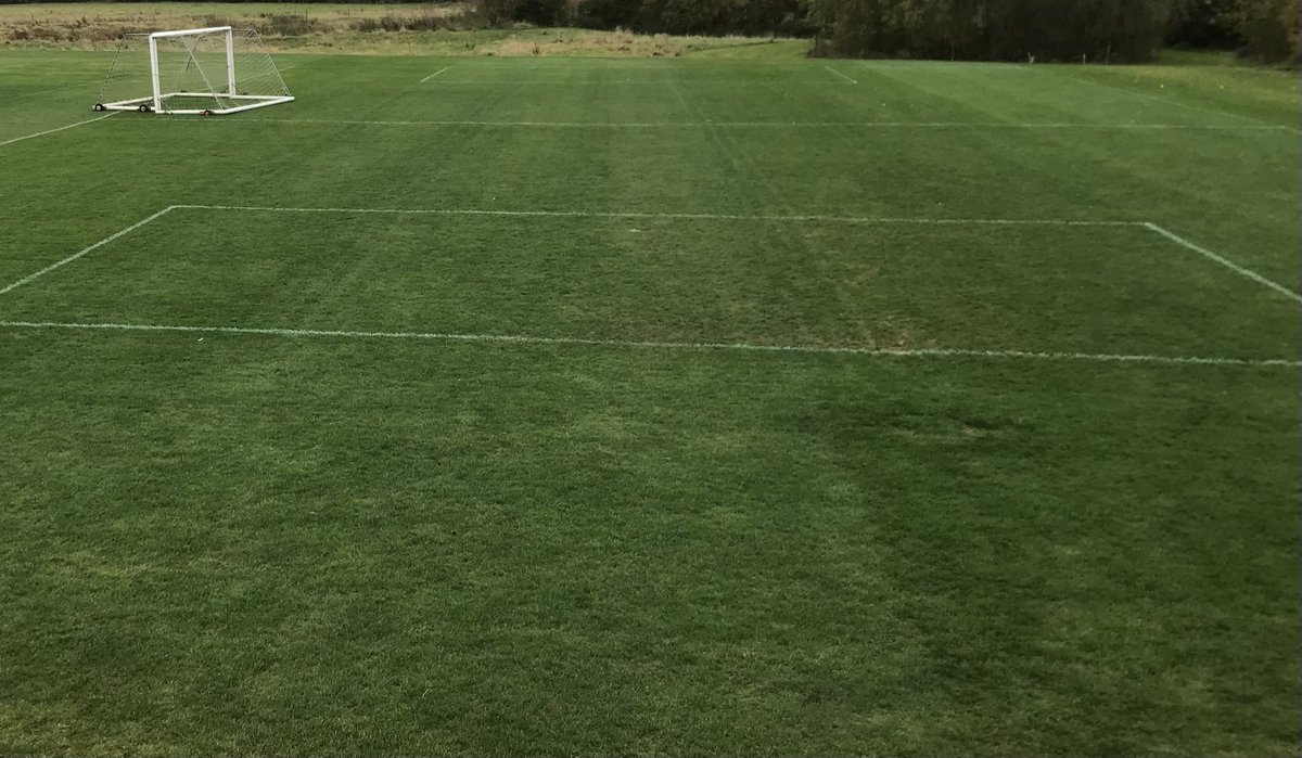 CarelFourie015's tweet photo. Mild temperatures and a spray window 🤔 only one thing you can do @AsfordbyFC ⚽️ #extend #iron #clipless #Tangent @HeadlandAmenity @HeadlandAlex This will see me till right into the new year 👌🏻👍🏻You not sprayed if it’s not on your hands 😂 @leicsfa @nemmtweets Pitches on 🔥 atm https://t.co/RNdbV18s9G
