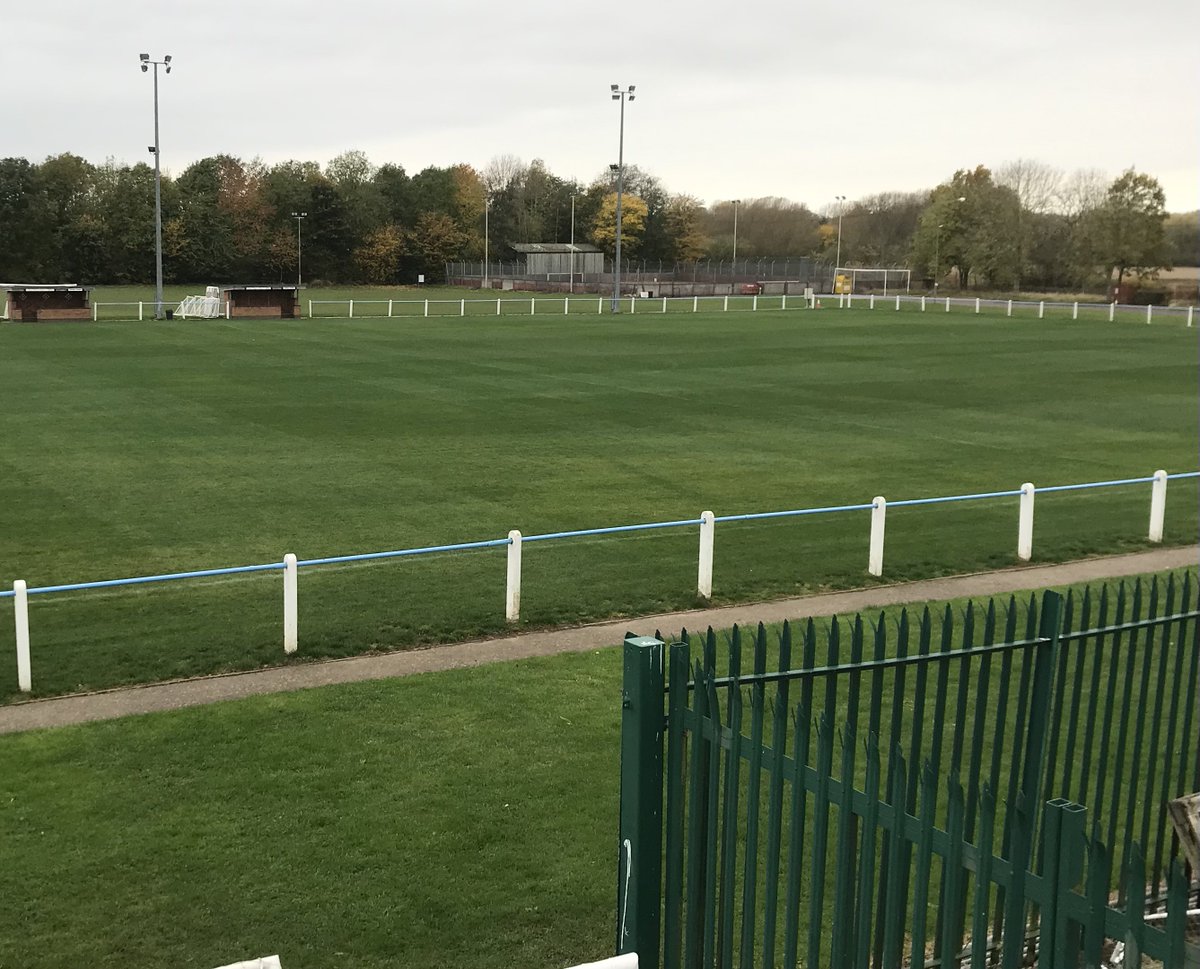 CarelFourie015's tweet photo. Mild temperatures and a spray window 🤔 only one thing you can do @AsfordbyFC ⚽️ #extend #iron #clipless #Tangent @HeadlandAmenity @HeadlandAlex This will see me till right into the new year 👌🏻👍🏻You not sprayed if it’s not on your hands 😂 @leicsfa @nemmtweets Pitches on 🔥 atm https://t.co/RNdbV18s9G