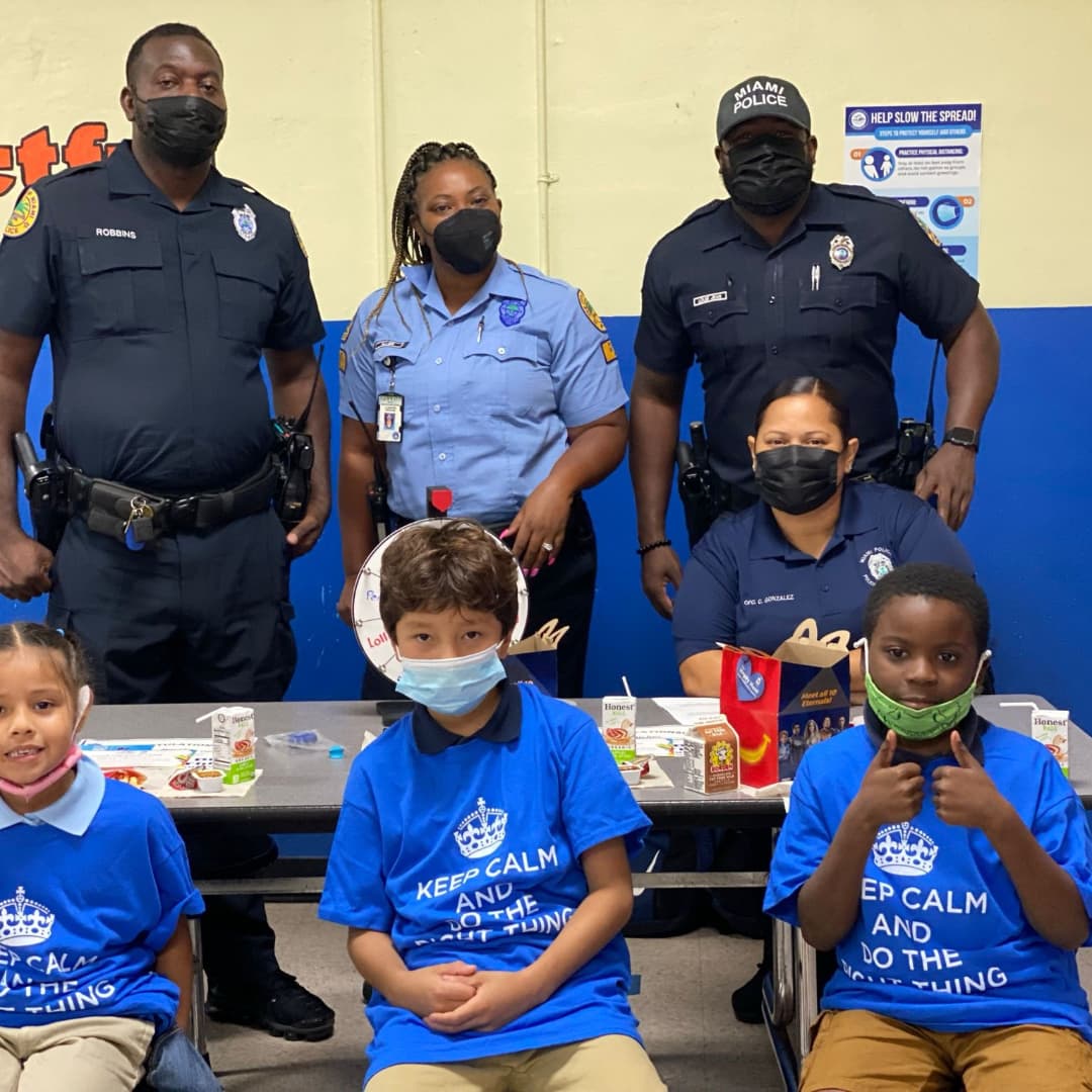 DTRTMiami's tweet photo. @LenoraBSmithES had their first #OfficerDoRight visit this year! Congrats to these nominees for doing the right thing and sharing a special time with @mpdpolice officers that they will surely not forget ๐๐ @MoralesMiamiPD @AlbertGuerraMPD https://t.co/vwm13bQXNn
