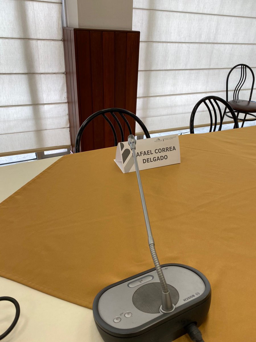 abcorderoc's tweet photo. La silla vacía en las comparecencias de Rafael Correa y Andrés Arauz en la Comisión de @FiscalizacionAN para rendir su versión sobre la lavandería SUCRE y sus nexos con Alex Saab https://t.co/cgtnwEbbBE