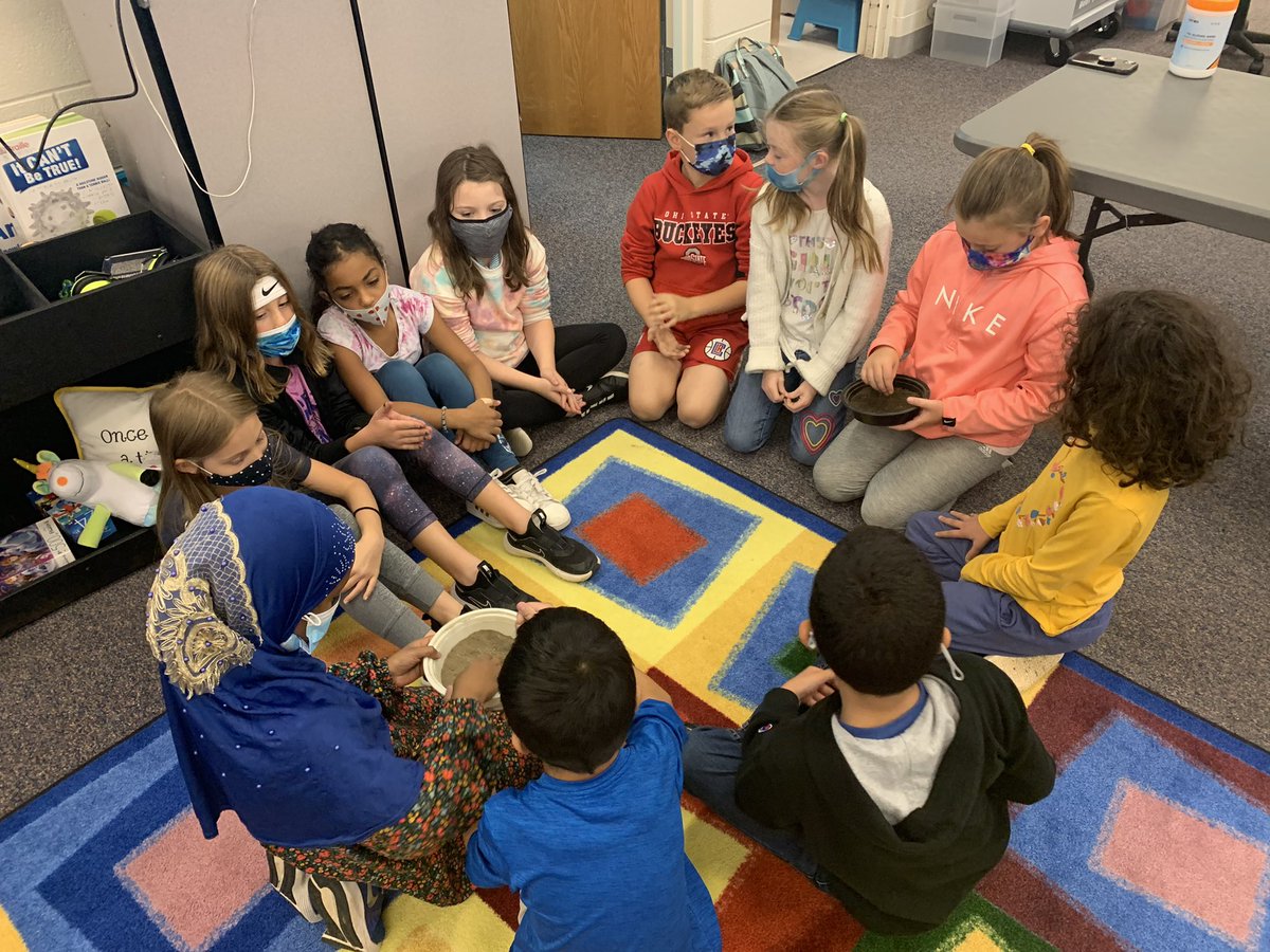 Mrsmkleman's tweet photo. Third graders learning how valuable soil is with @franklinswcd ! @ADCCampus https://t.co/KYDU2phZ9G
