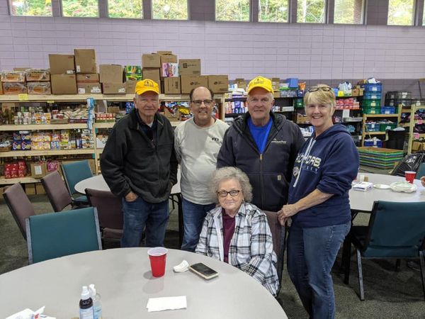 cmintz52's tweet photo. @fbcSev  members John and Kaye Thomas are doing an amazing job of coordinating the rebuild effort in Waverly, TN, after the flooding there. They could use a lot more volunteers to help residents there get back in their houses before winter. Can you help? Let me know. https://t.co/38P80WD1QO