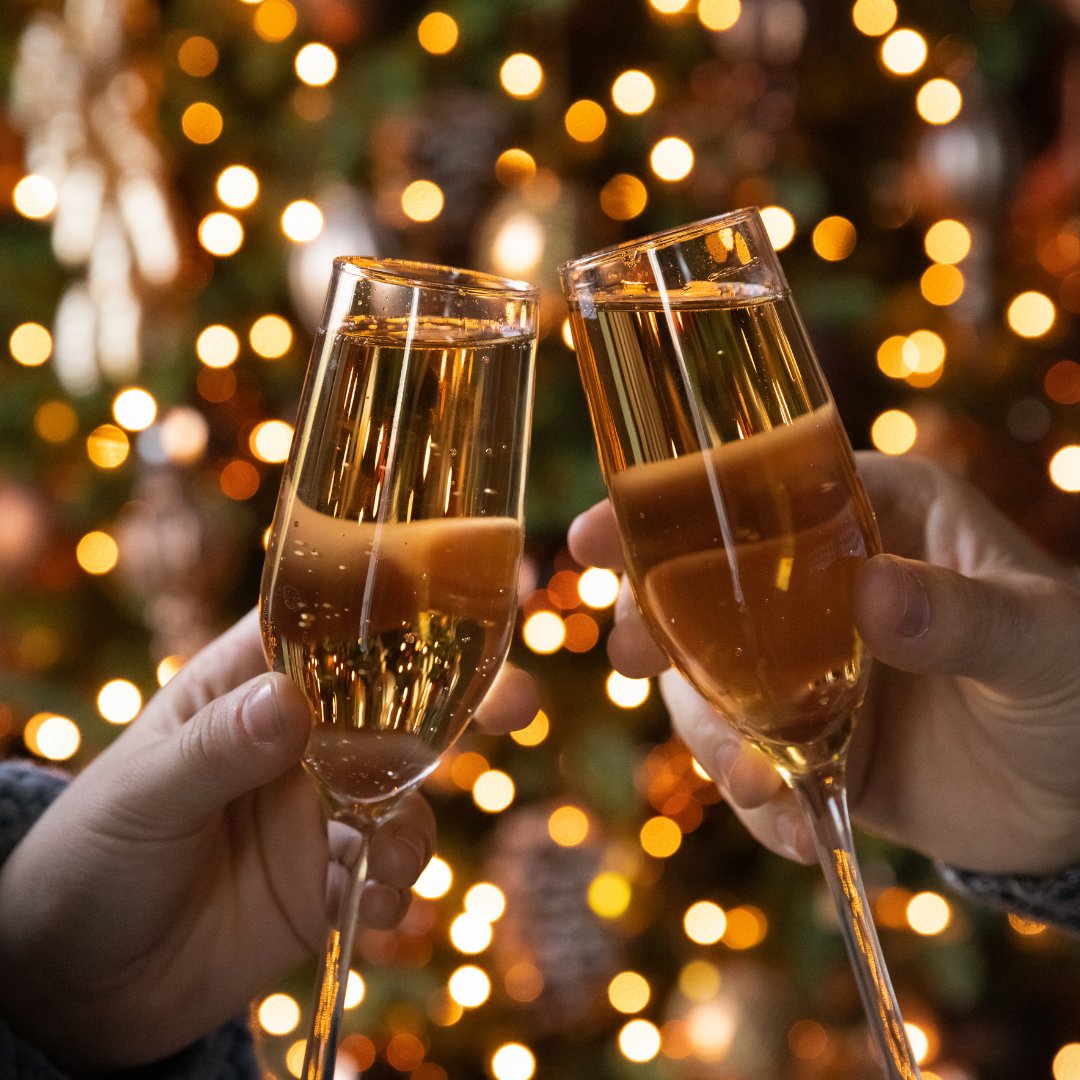 New Year's Eve Dinner 🍴🥂

Indulge in a New Year's Eve Dinner at Hotel Penzance with family and friends - the perfect way to celebrate the beginning of 2022 >> bit.ly/HotelPenzanceF…

£49.95 per person 

#hotelpenzance #penzance #penzancecornwall #newyear2021
