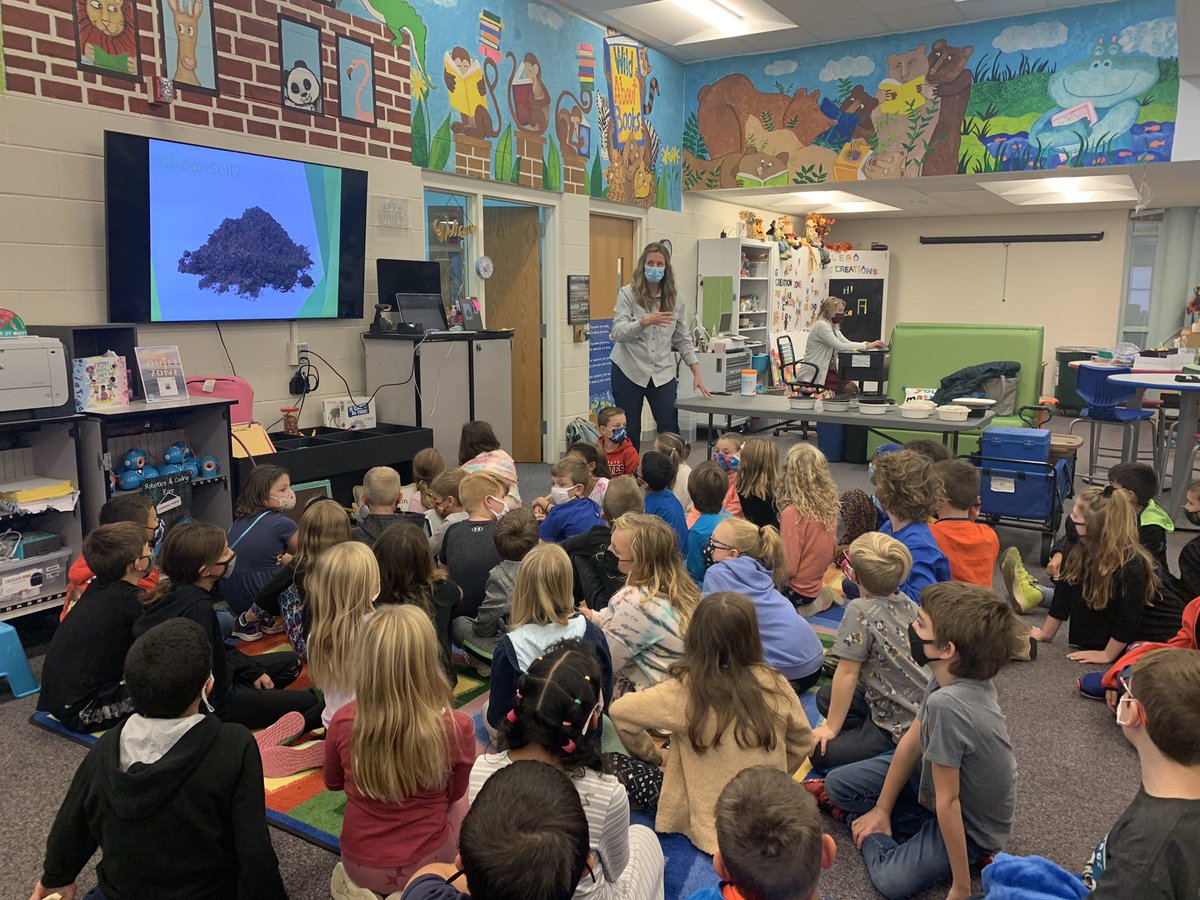 Mrsmkleman's tweet photo. Third graders learning how valuable soil is with @franklinswcd ! @ADCCampus https://t.co/pcm3m3mFYG