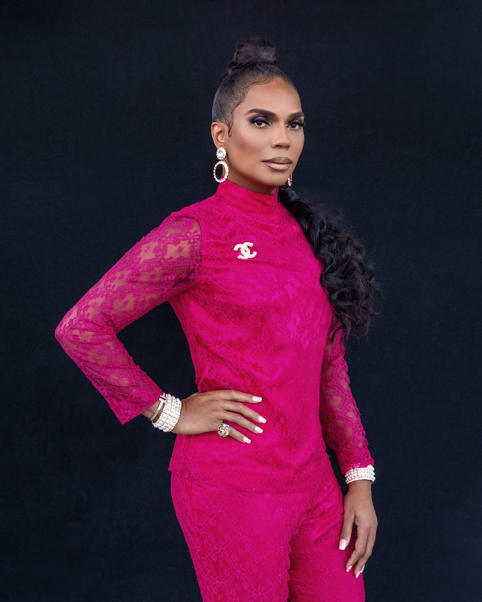 lovebscott's tweet photo. To be inspired is great, but to inspire is incredible. 

Don't miss all new Twenties After Show with B. Scott with special guests #SophinaBrown, @dericacolewash and #RichFresh tonight. 10:30/9:30c. #TwentiesOnBET

@twentiesonbet
@lenawaithe
@rishirajani 
@bet https://t.co/Y0R5UFaEaA