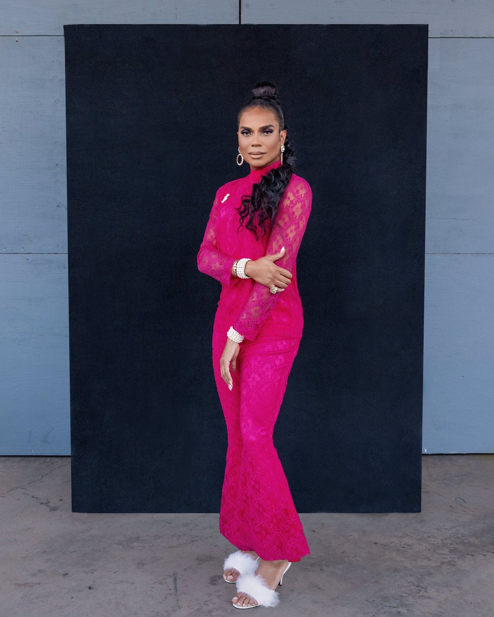 lovebscott's tweet photo. To be inspired is great, but to inspire is incredible. 

Don't miss all new Twenties After Show with B. Scott with special guests #SophinaBrown, @dericacolewash and #RichFresh tonight. 10:30/9:30c. #TwentiesOnBET

@twentiesonbet
@lenawaithe
@rishirajani 
@bet https://t.co/Y0R5UFaEaA