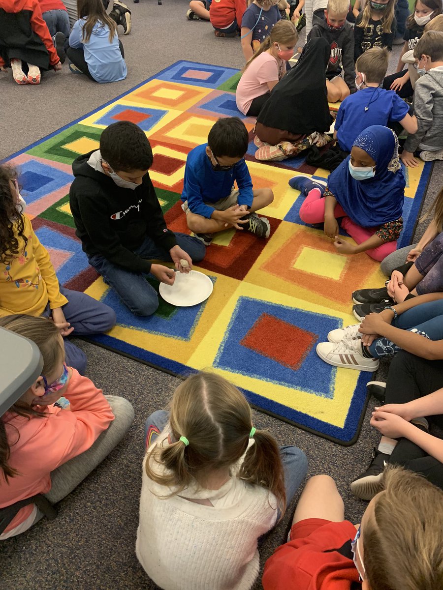Mrsmkleman's tweet photo. Third graders learning how valuable soil is with @franklinswcd ! @ADCCampus https://t.co/pcm3m3mFYG