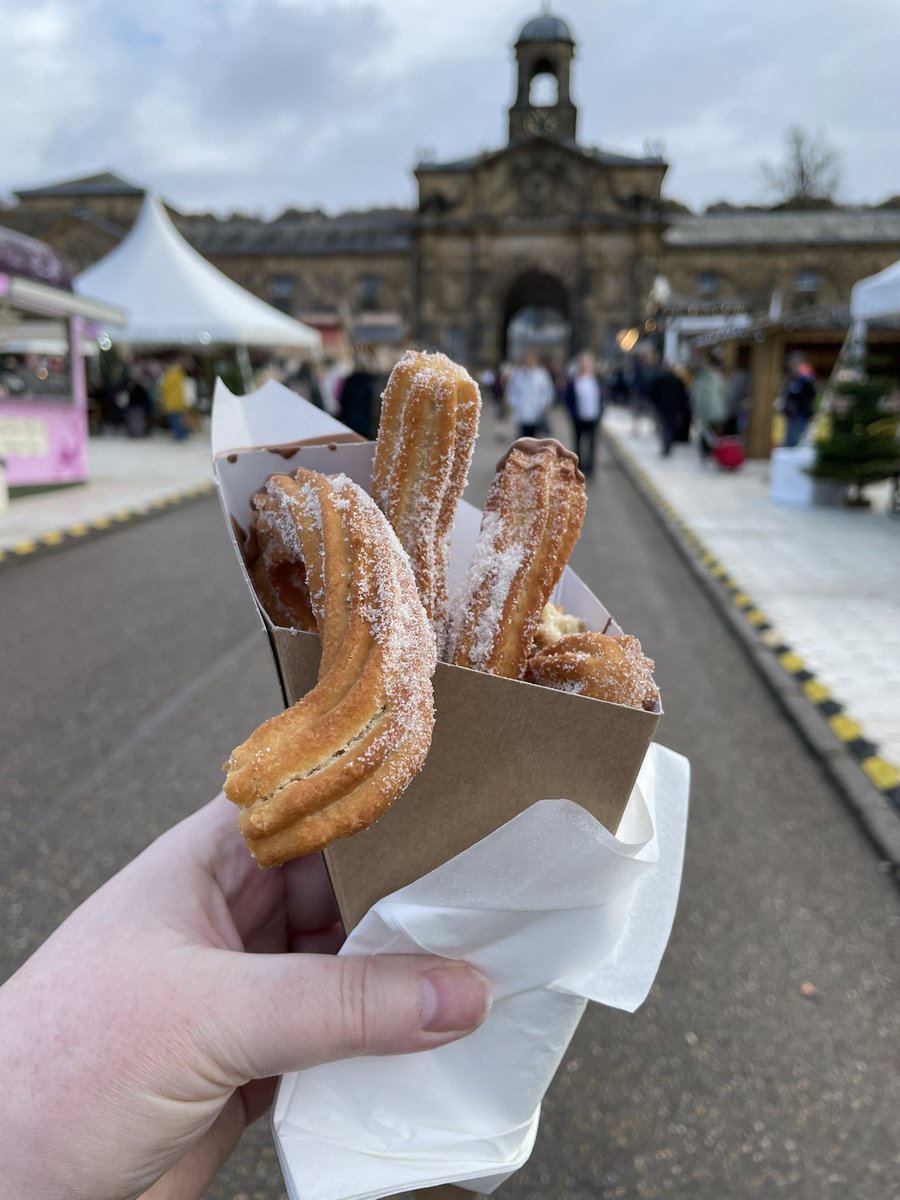 LovelyLocalIndi's tweet photo. Street foodโs the best bit of any market, right?! Churros at Chatsworth Christmas market. Read more here https://t.co/daKu5RXoWL #fdbloggers #Derbyshire #PeakDistrict https://t.co/EEtn5yXPdY