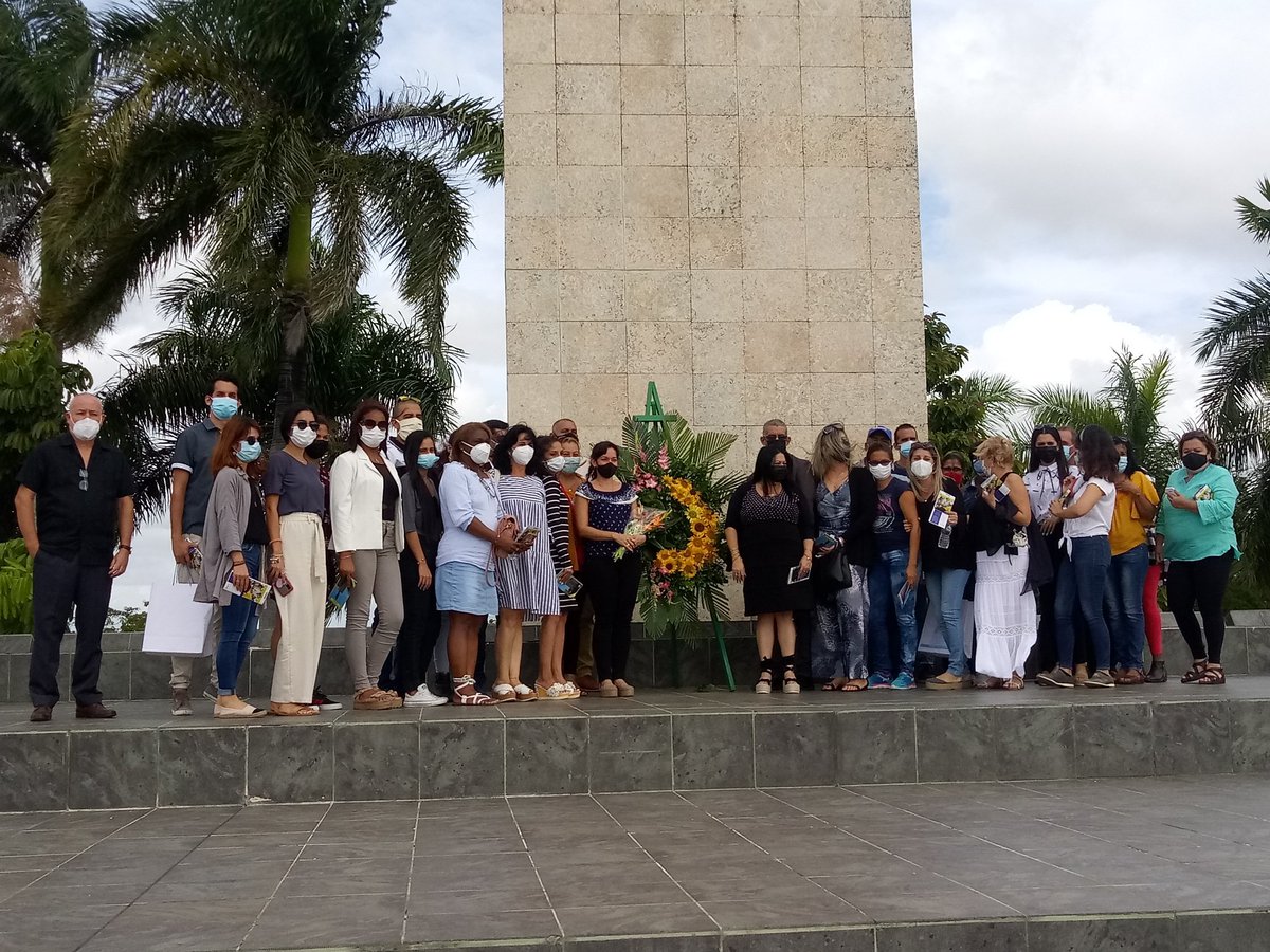 MaraLui85005402's tweet photo. @CIDEM_Cuba @AlejandroSal2 @EdMartBCF El sistema de trabajo del @CIDEM_Cuba es una de las experiencias exitosas en gestión, formación y atención al potencial humano #CTI.Jóvenes vinculados al Sistema #programasyproyectos, investigando, aportando y recibiendo incentivos!#Ciencia e historia para #CubaViva @InesMChapman https://t.co/dMR9oO75rK