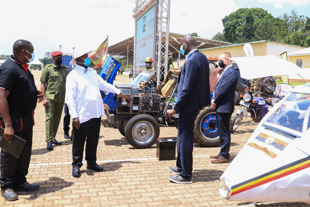 KagutaMuseveni's tweet photo. We are just starting, I am determined to make sure scientists working for the government are well paid. Plus, all positive efforts (innovations) of our scientists will be funded either by the government directly or through UDB. https://t.co/d28LUz88Ut