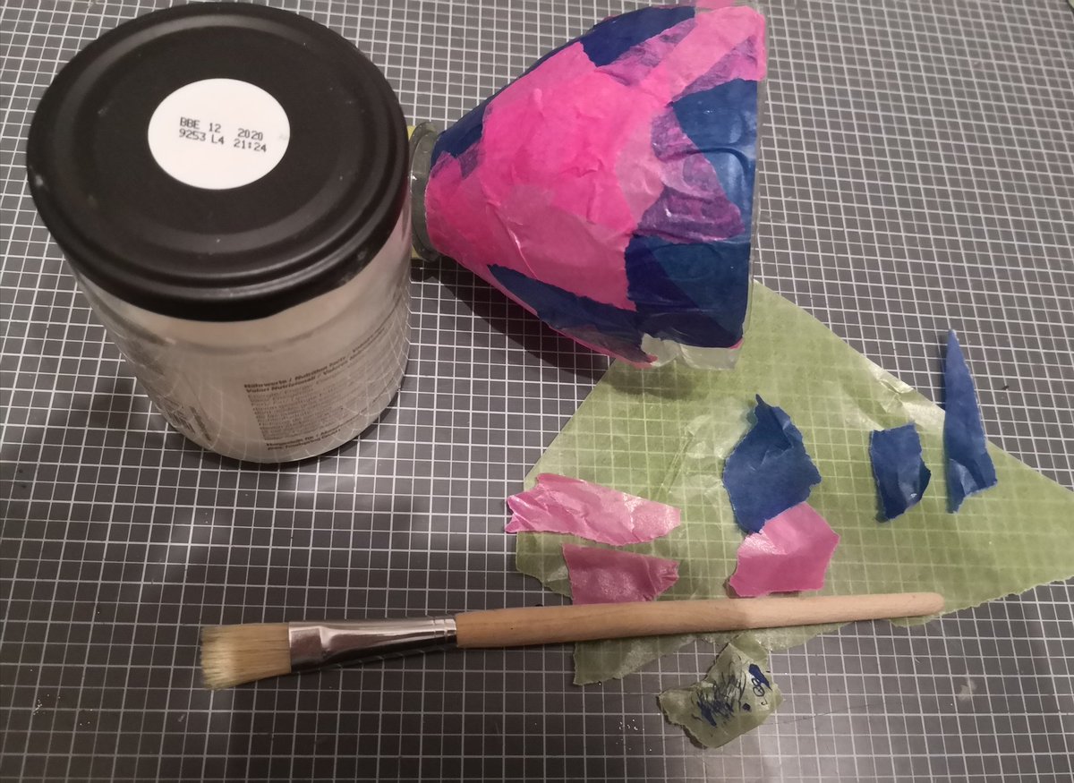 gwenifairy's tweet photo. We are building and decorating lanterns with the kids out of plastic bottles. Hopefully the lantern parade will not be canceled. 🏮
#kidscrafts
#fallcrafting #lanters https://t.co/QellbhCPPr