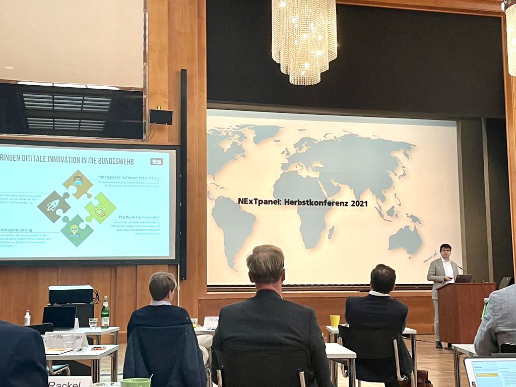 CIHBw's tweet photo. Dieses Jahr hat unser Leiter @svenweizenegger den Cyber Innovation Hub der Bundeswehr und dessen Erfolgskriterien auf der #nextconference vorgestellt 💪
#nextnetz #nextpanel https://t.co/d81etLUVO6
