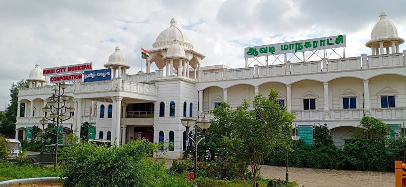 AVADICorp's tweet photo. ஆவடி மாநகராட்சிக்குட்பட்ட (UPHC) நகர்ப்புற ஆரம்ப சுகாதார மையங்களில் மட்டும் நாளை ( 11-11-2021 ) கொரோனா தடுப்பூசி சிறப்பு முகாம்கள் நடைபெறுகிறது.
பங்குகொண்டு பயன்பெறுவீர்……
#safeAVADI #VaccinationDrive
@CMOTamilnadu @mkstalin
@Avadi_Nasar @albyjohnV @TiruvallurCollr https://t.co/6hrySBjmjH