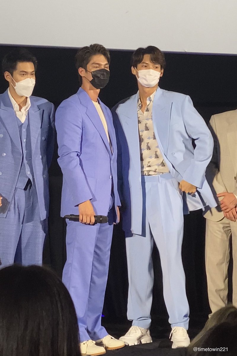 timetowin221's tweet photo. ending ceremony 

#คั่นกูTheMovie premier
#winmetawin 

มีแต่รูปเบลอๆ จากโฟน 
แต่พอได้เจอความรู้สึกก็ยังชัดเจน 🥺
(แต่เสียใจที่ไม่ได้เอากล้องไป) https://t.co/shUgrziqgv