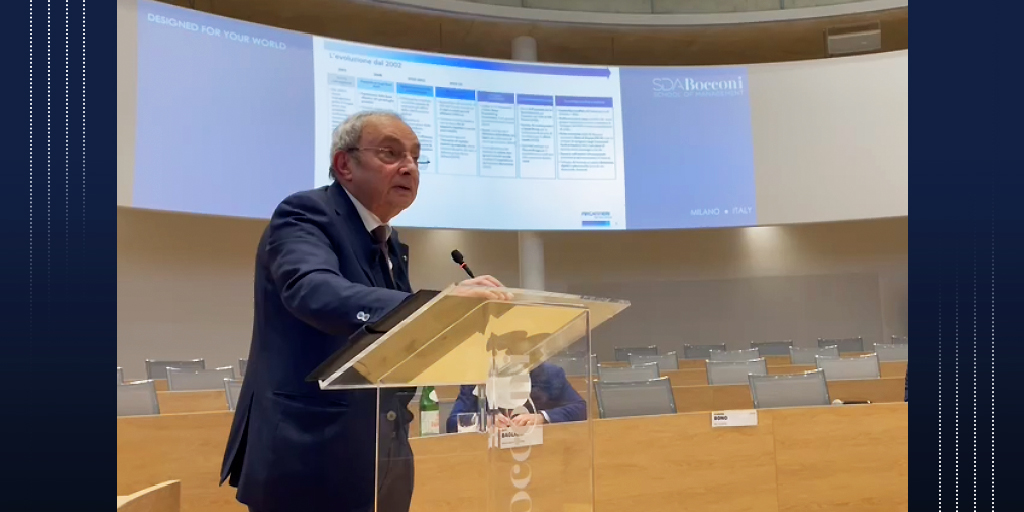 Fincantieri's tweet image. "Chi ha paura del futuro non ha #futuro, e noi italiani abbiamo già dimostrato di essere capaci a invertire la rotta. #Fincantieri ne è un esempio. Deve prevalere la cultura: senza cultura, le aziende non possono durare nel tempo" così #GiuseppeBono.
 #OpeningWeek #MBA #Bocconi