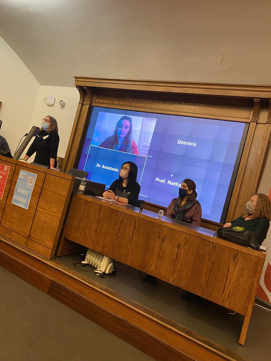 LouiseUsher's tweet photo. @NutritionSoc #scienceandsocial event at UCL. very exciting #nutrition chat. https://t.co/E0yXGE69fx