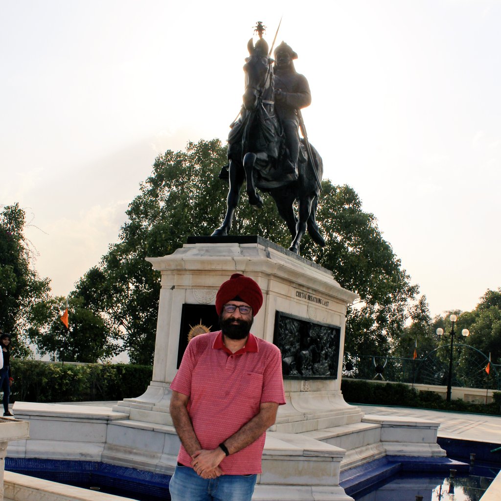 ATdsingh's tweet photo. In the company of Maharana Pratap Singh Ji
🙏🙏🙏
#NewProfilePic #photo #PhotoOfTheDay #RedTurban #wednesdaythought https://t.co/SzHhTgqJZM