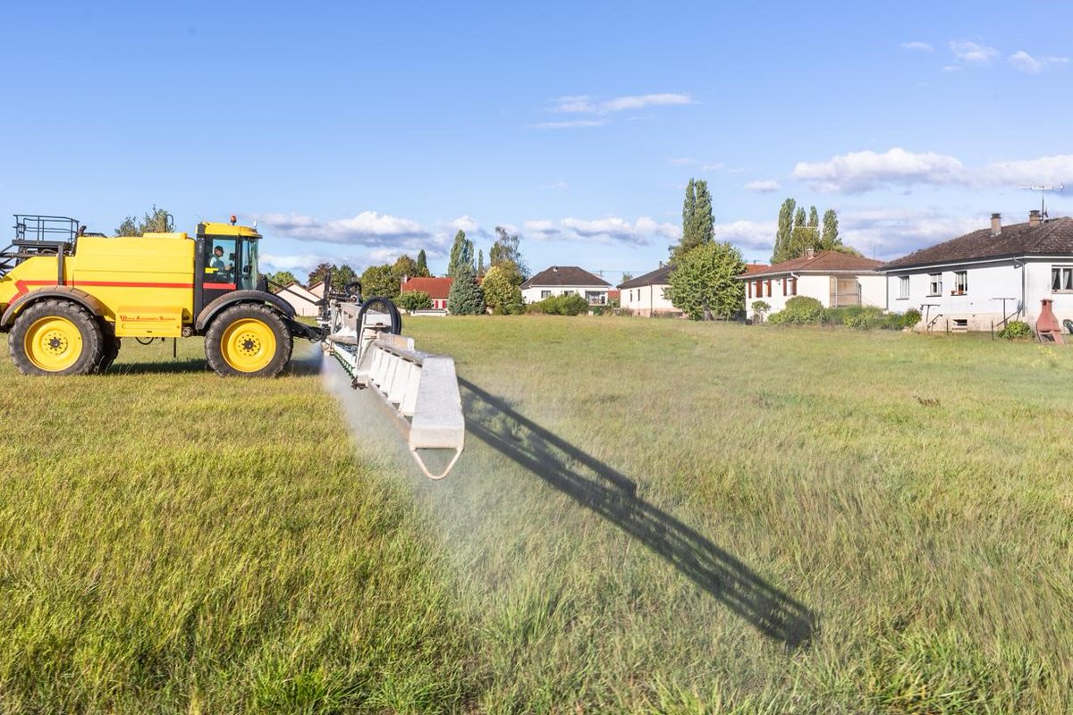 DecodAgri's tweet photo. Les #ZNT prévues pour protéger les riverains🏘️des #pesticides sont-elles suffisantes ?
❌Pas toujours selon le @Conseil_Etat 
Pourquoi ? Quelle est la réglementation actuelle ? Doit-t-elle évoluer❓
✔️Décryptage par @raphborget pour #DecodAgri
➡️https://t.co/zNBREwh093 ⬅️ https://t.co/57gv4kWmBo