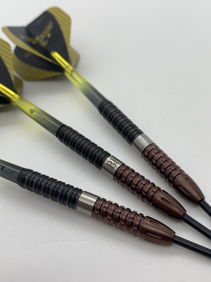 DartsFactory01's tweet photo. Final design to Finished product for @henbarris

95% Tungsten 23g - 50.8 x 6.4mm 

Dual Coated Black and Bronze with Tear drops on the nose, alternate cuts on front grip and Laser Etched Initials

What do you Think? https://t.co/4ZUe2sLKdH
