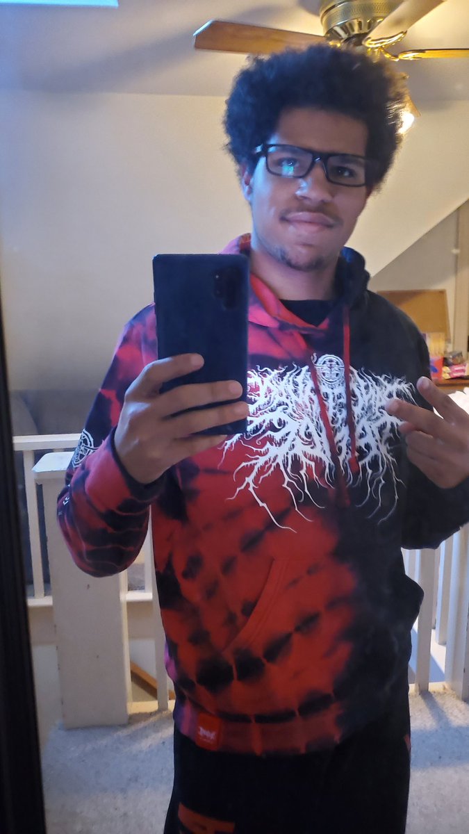 PerfectC117's tweet photo. Got my DGD shibori threads hoodie! #ShiboriThreads https://t.co/M0qdszJYUD