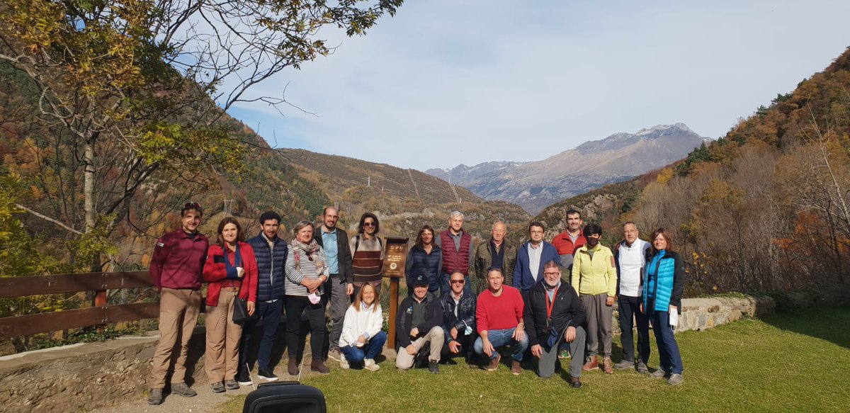GobAragon's tweet photo. ⛪La ermita de Santa Elena #Biescas (Huesca) ha acogido la celebración del 5⃣0⃣º Aniversario del #ProgramaMaB de las Reservas de la Biosfera
💚Declarada en 1977, la de Ordesa-Viñamala es una de las primeras reservas declaradas en #España
📍 https://t.co/2vOilfDzBy
@Bayona_DBM https://t.co/MSguR85tOk