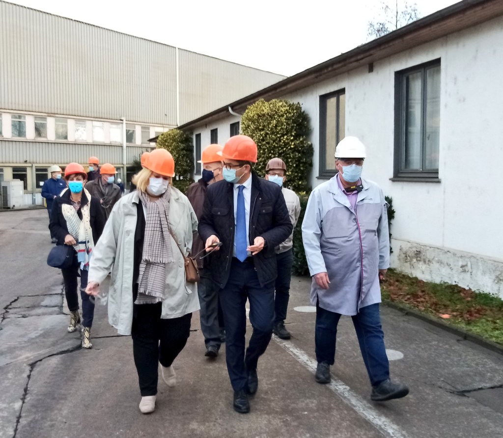 claude_riboulet's tweet photo. 🏭 Etat (500000€), Région @auvergnerhalpes (300000€), et @Allierdpt, mobilisés pour soutenir le groupe @StellantisFR pour favoriser la modernisation de la chaine d'usinage des disques de freins et prévenir les risques économiques subis par le secteur automobile🚗 https://t.co/0OGuqhHC5z