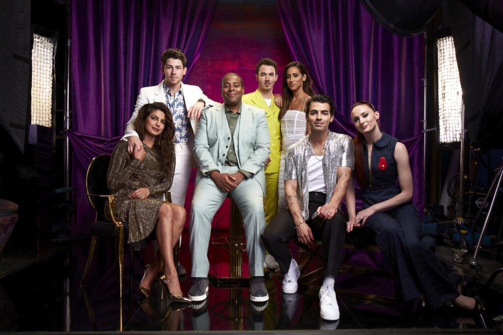 jonasbrotherscl's tweet photo. #JonasBrothersFamilyRoast 🔥 23 de Nov en @netflix! @NetflixIsAJoke ⚡ https://t.co/rFBz3FpWzT