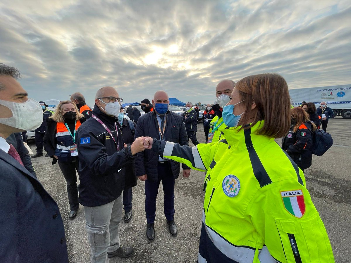 DPCgov's tweet photo. Nasce la Colonna Mobile degli enti locali! Opererà nelle emergenze di #protezionecivile a supporto dei Comuni nelle attività volte al ritorno alla normalità.
#10novembre con il Capo Dipartimento siamo a Parma all'esercitazione organizzata da Anci in raccordo con DPC
#Anci2021 https://t.co/MN84HYRzHB