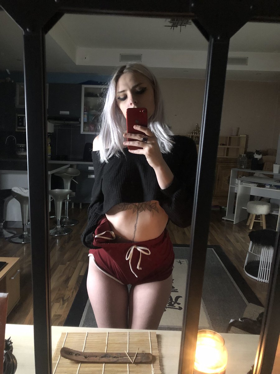 cestleste1's tweet photo. J’hésite à diffuser ce soir… qui me rejoins ? https://t.co/8MrUR2BMVq