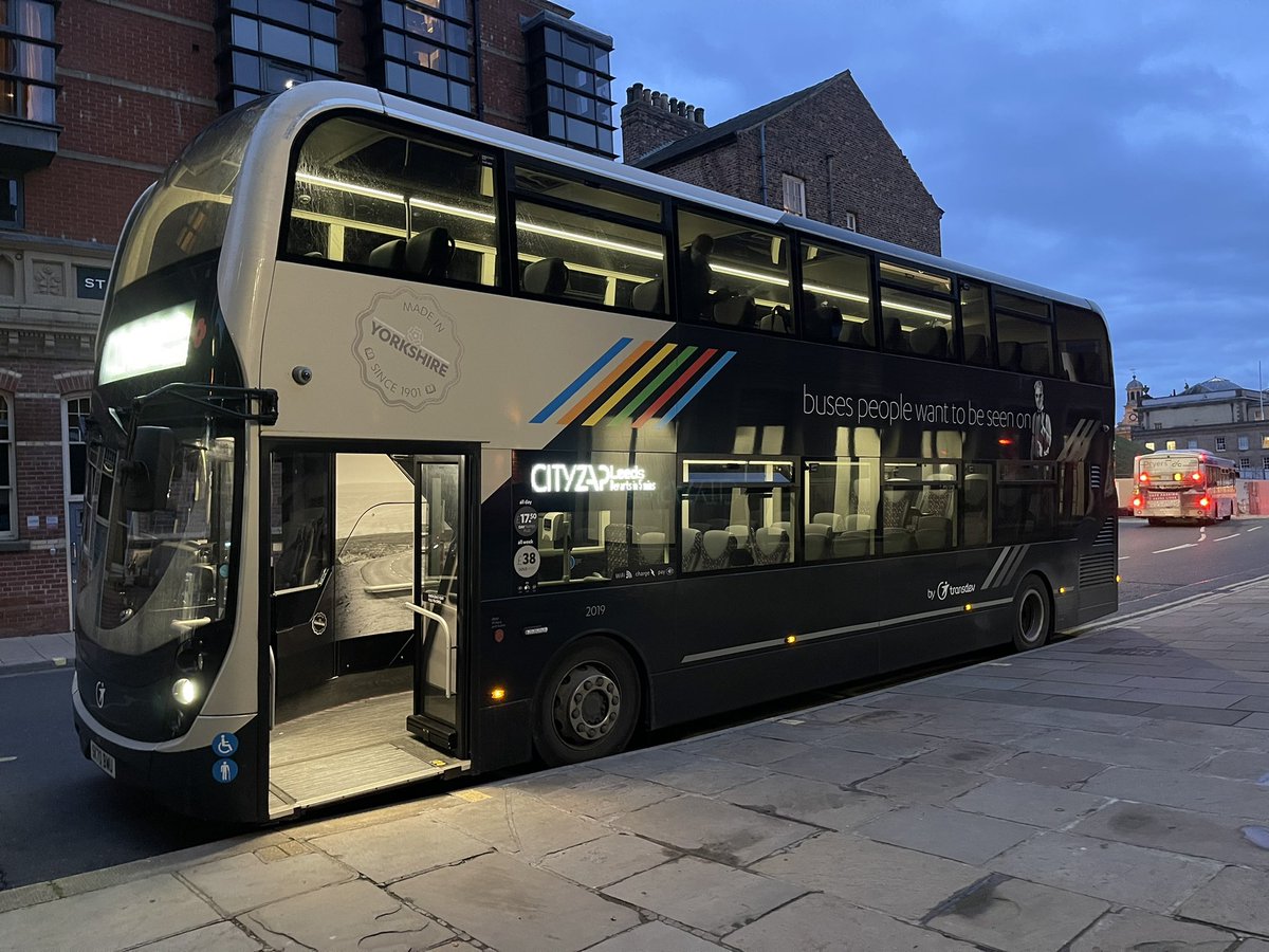 geordie_leg_end's tweet photo. Final #zap round trip to #Leeds & #York with pride of the fleet, looks way better in #darknights #yorkbus https://t.co/stM6cbxW1U
