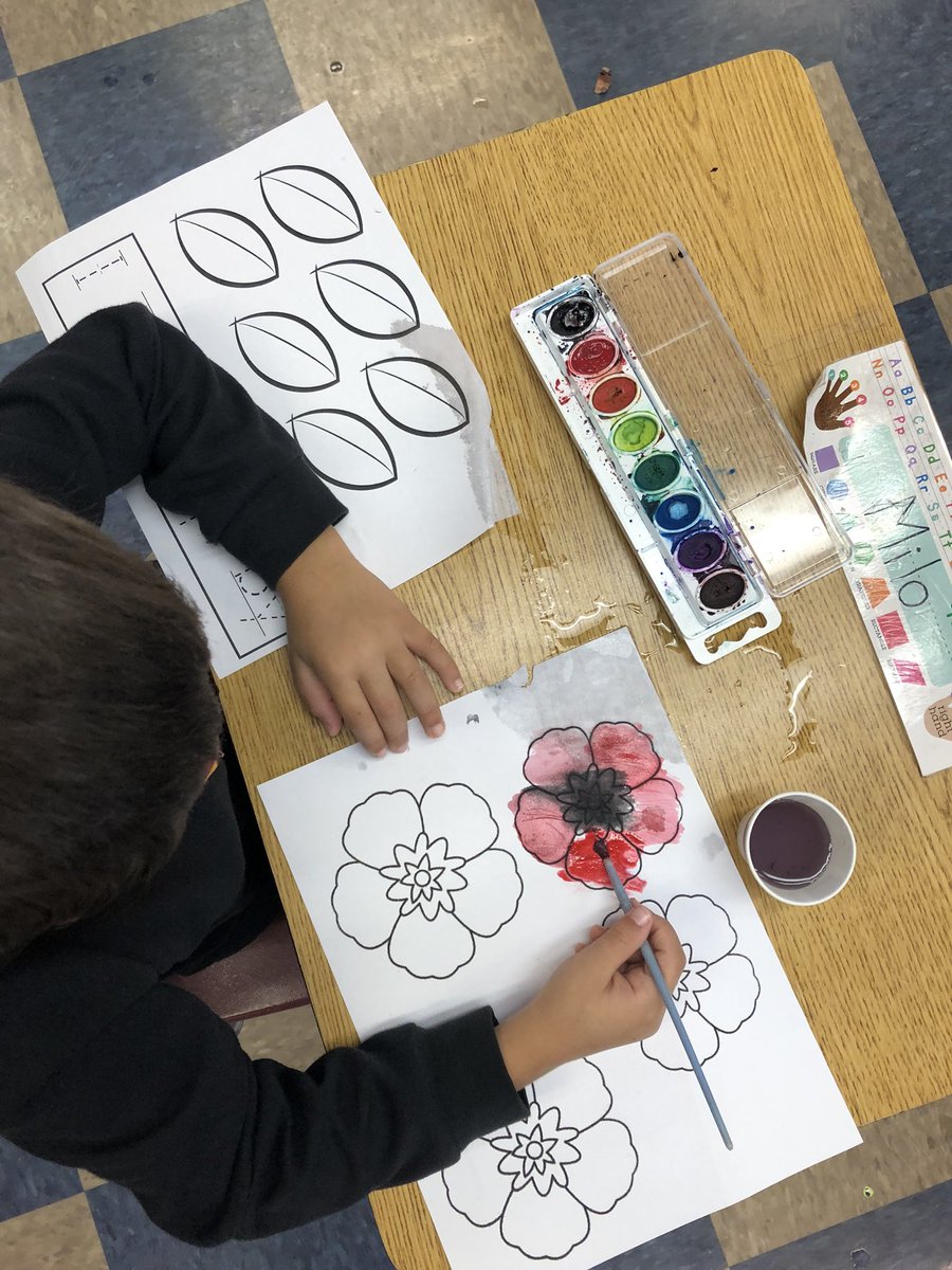 MrsPalmerLES's tweet photo. As an art extension to our @HMHCo lesson this week, we are painting “mugunghwa” flowers from the story “A Piece of Home.” What symbols make you feel at home? 🌱🌸 #classart #lelyleaders #ccpsproud https://t.co/qXHTVIrYxJ