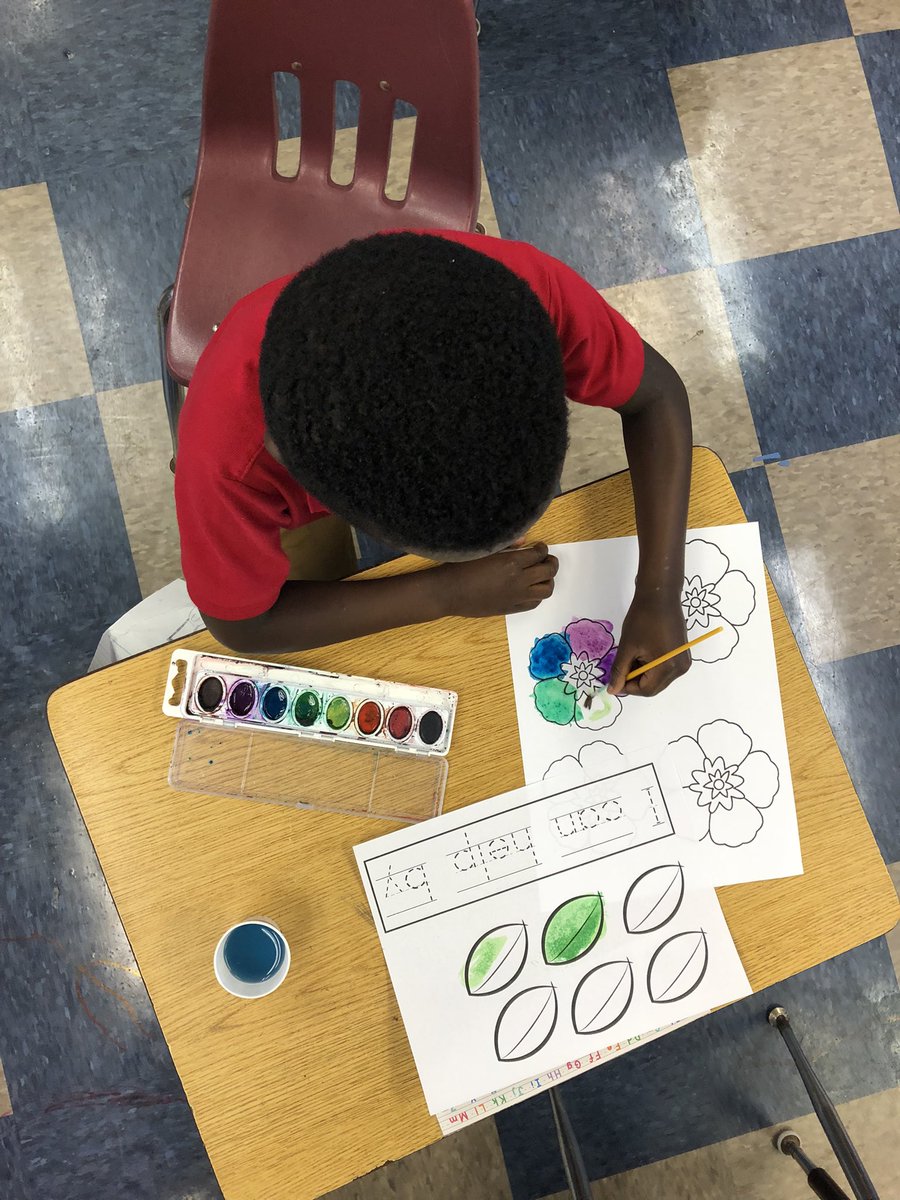 MrsPalmerLES's tweet photo. As an art extension to our @HMHCo lesson this week, we are painting “mugunghwa” flowers from the story “A Piece of Home.” What symbols make you feel at home? 🌱🌸 #classart #lelyleaders #ccpsproud https://t.co/qXHTVIrYxJ