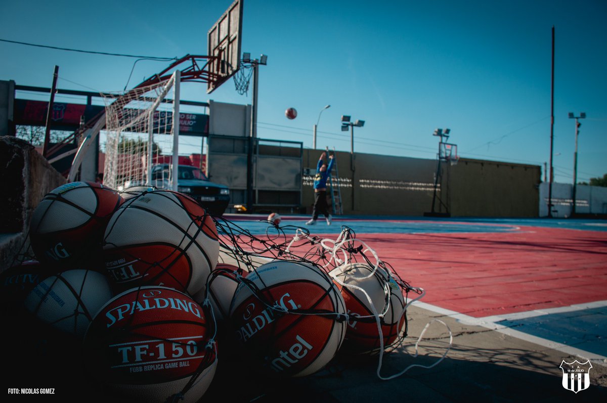 ¡Otro sueño que cumpliremos! 🙌🏻
El próximo viernes 12/11 a las 10 de la mañana llegará el ministro de transporte y obras públicas a nuestra Institución, para firmar el convenio que permitirá el CERRAMIENTO DE LAS CANCHAS DE PATIN Y BÁSQUETBOL en nuestra institución!