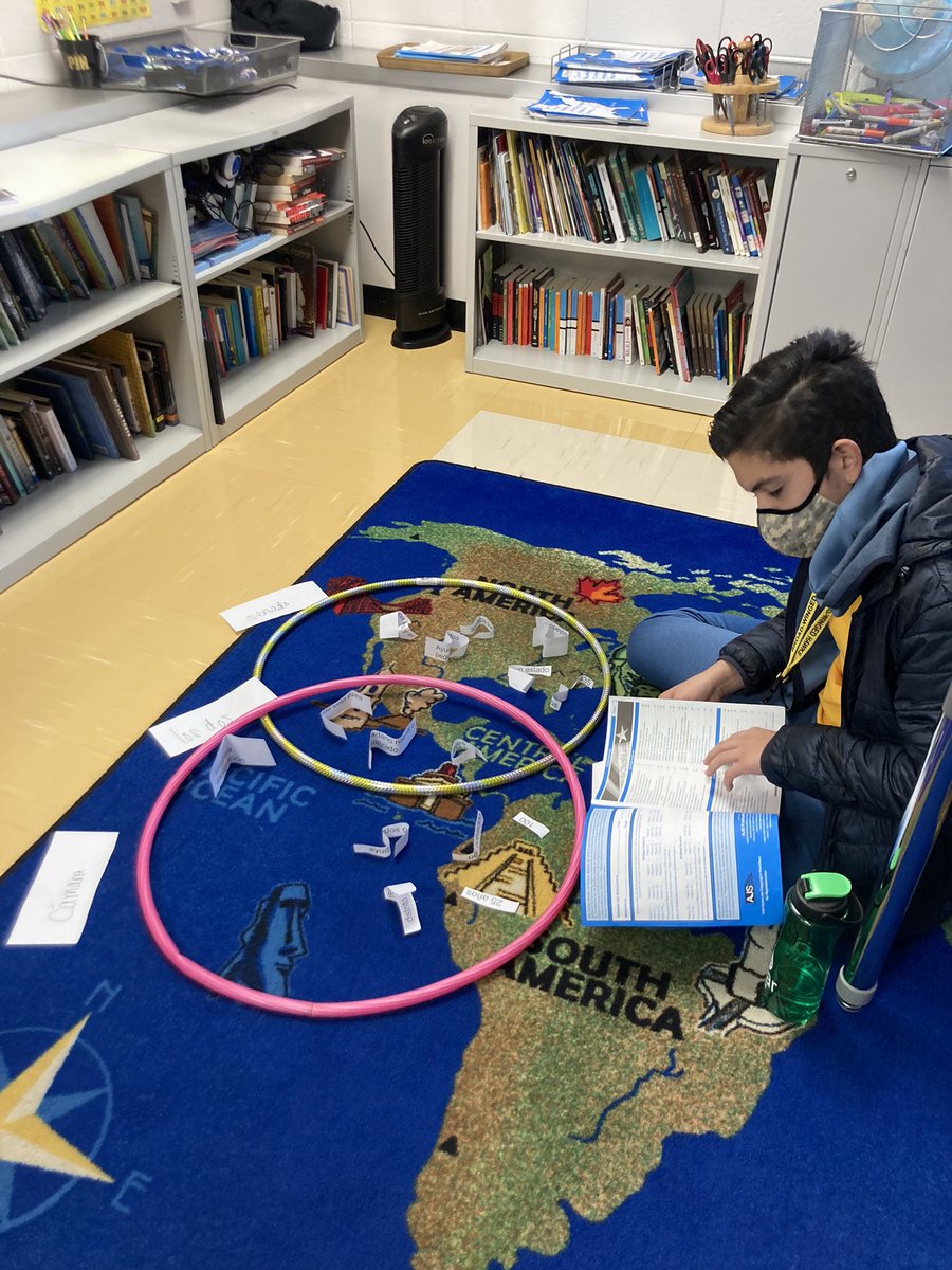 pollgandaraavm's tweet image. Gracias #pjhscience for lending #pjhtwi hula hoops to use for Congress Venn Diagrams! #pjh126 #weare126 @kellyzarate65