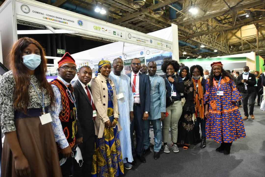 COMIFACINFO's tweet photo. Session des jeunes leaders du bassin du Congo co-organisée pour la COMIFAC et le REJEFAC sur la thématique des solutions novatrices basées sur la nature #bassinducongo #bassincongo #COP26 #cop26 https://t.co/UtotYrCqgA