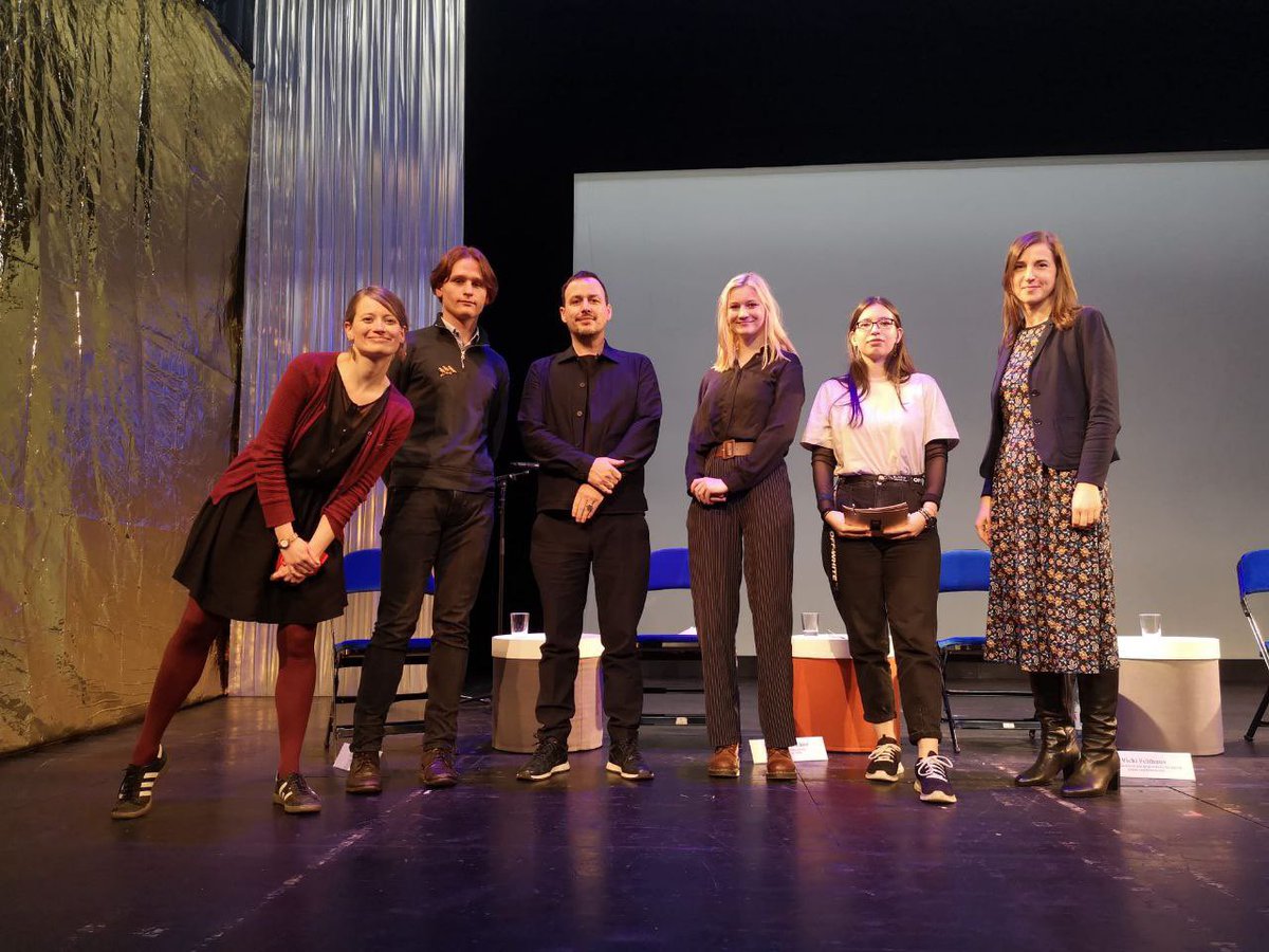 SSRLeipzig's tweet photo. Am 7. November hat unsere stellv. Vorsitzende @tenshikuno eine Podiumsdiskussion mit dem Thema "Jugendbeteiligung - Unsere Zukunft ist jetzt!" moderiert. Gäste waren unter anderem auch Oskar aus dem Jugendparlament und Emily aus dem Jugendbeirat. ☺️👍🏻 https://t.co/ysoNZPNVh6