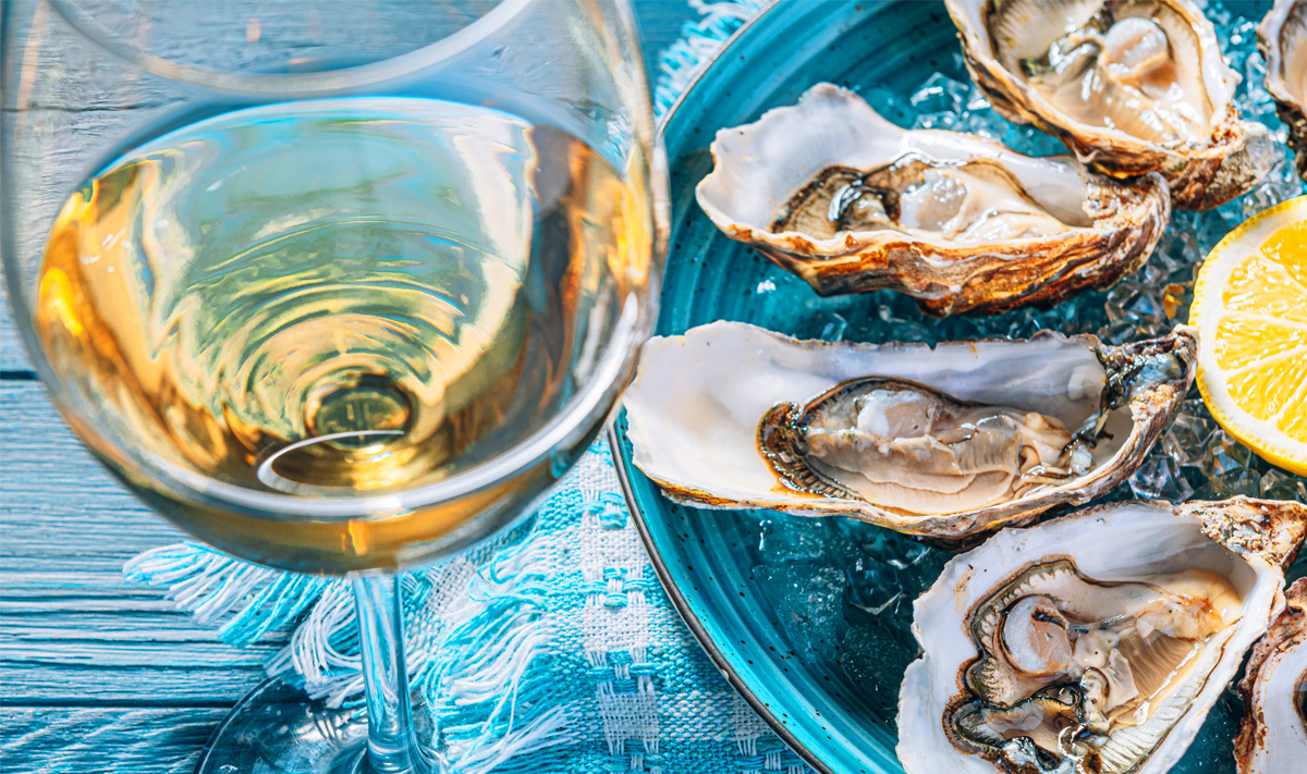 RedneckWineComp's tweet photo. Fall is here. Stock your cellar with some options to pair with the best flavors of the season such as shellfish. Fall is when shellfish begin packing on fat to help tolerate lower water temperatures. Fat brings out rich sweet flavors which pair perfectly with an oaky Chardonnay. https://t.co/19GgMhEond