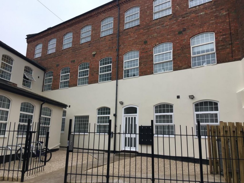 SlinnRes's tweet photo. Louise Road Northampton NN1 3RN
To Let £625 PCM | £144 PW
View property details - click here: https://t.co/JyBCD1qdz8 
#estateagents #property #house #letting #forrent #investment https://t.co/JkPEY5JTDD