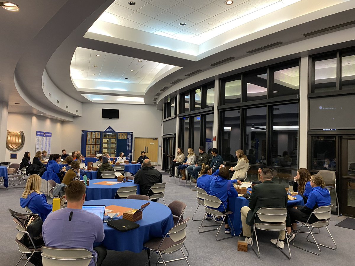 Our What’s Next Senior’s: Post-Athlete Health &amp; Identity event on Monday night was a huge success!

Thanks to everyone who came out &amp; helped make it happen! 

#WhatsNext #BleedBlue 

🧵⬇️