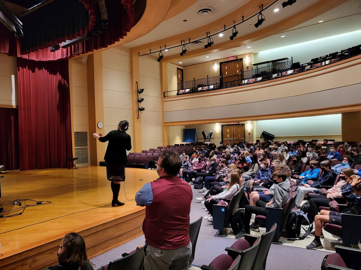 dan_faircloth's tweet photo. @WilmMiddle Wilmington Middle 8th graders meeting with our Curriculum Team Leaders from Wilmington High School @whscphillips @MsDesberg @Kim_Chemland https://t.co/datP4k1vat